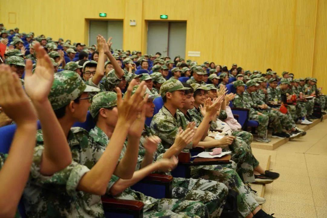 刚入职的新人该怎么处理好人际关系呢游戏画面